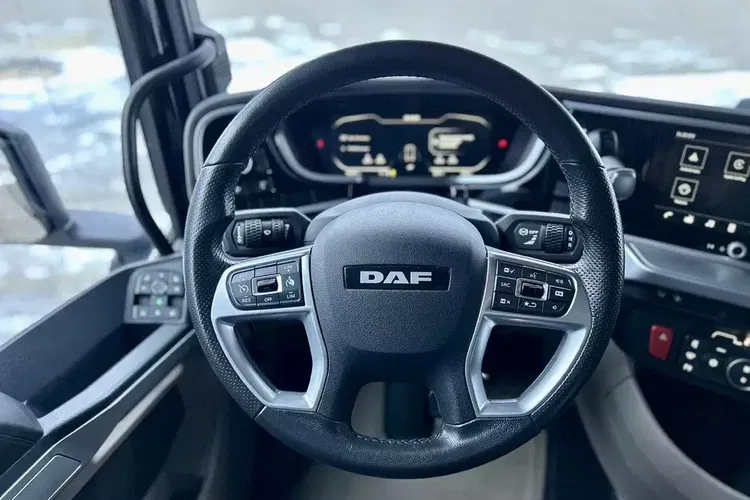 DAF XG 530 ZF INTARDER / KLIMA POST / ALUFELGI / TELEWIZOR / SALONKA zdjęcie 33