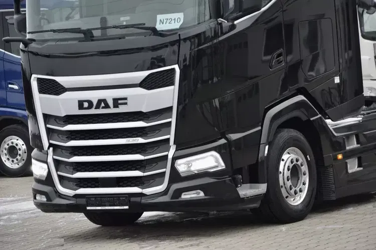 DAF XG 530 ZF INTARDER / KLIMA POST / ALUFELGI / TELEWIZOR / SALONKA zdjęcie 9
