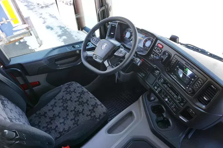 Scania / P 370 / E 6 / CHŁODNIA + WINDA / 18 PALET / RETARDER / OŚ SKRĘTNA zdjęcie 13