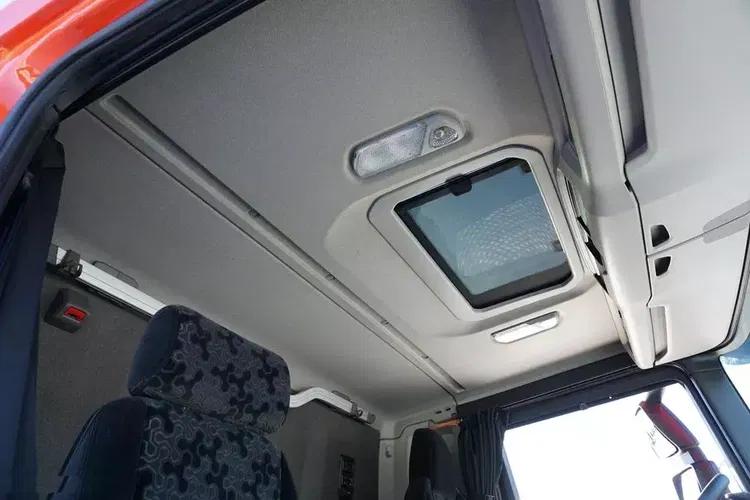 Scania / P 370 / E 6 / CHŁODNIA + WINDA / 18 PALET / RETARDER / OŚ SKRĘTNA zdjęcie 17