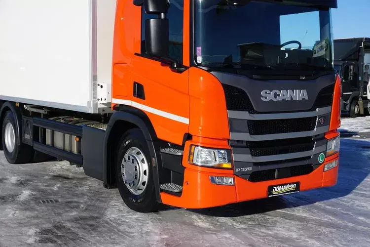 Scania / P 370 / E 6 / CHŁODNIA + WINDA / 18 PALET / RETARDER / OŚ SKRĘTNA zdjęcie 20