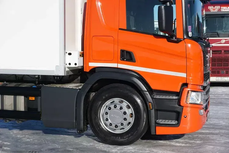 Scania / P 370 / E 6 / CHŁODNIA + WINDA / 18 PALET / RETARDER / OŚ SKRĘTNA zdjęcie 24