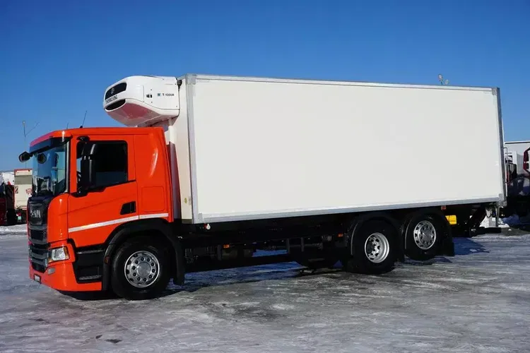 Scania / P 370 / E 6 / CHŁODNIA + WINDA / 18 PALET / RETARDER / OŚ SKRĘTNA zdjęcie 3