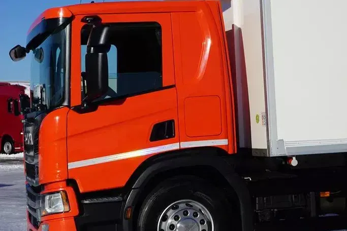 Scania / P 370 / E 6 / CHŁODNIA + WINDA / 18 PALET / RETARDER / OŚ SKRĘTNA zdjęcie 30