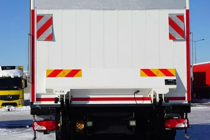 Scania / P 370 / E 6 / CHŁODNIA + WINDA / 18 PALET / RETARDER / OŚ SKRĘTNA zdjęcie 33