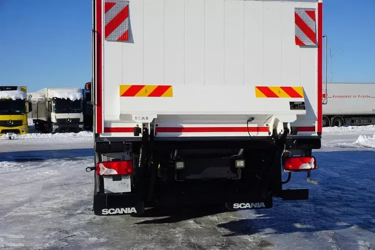 Scania / P 370 / E 6 / CHŁODNIA + WINDA / 18 PALET / RETARDER / OŚ SKRĘTNA zdjęcie 34