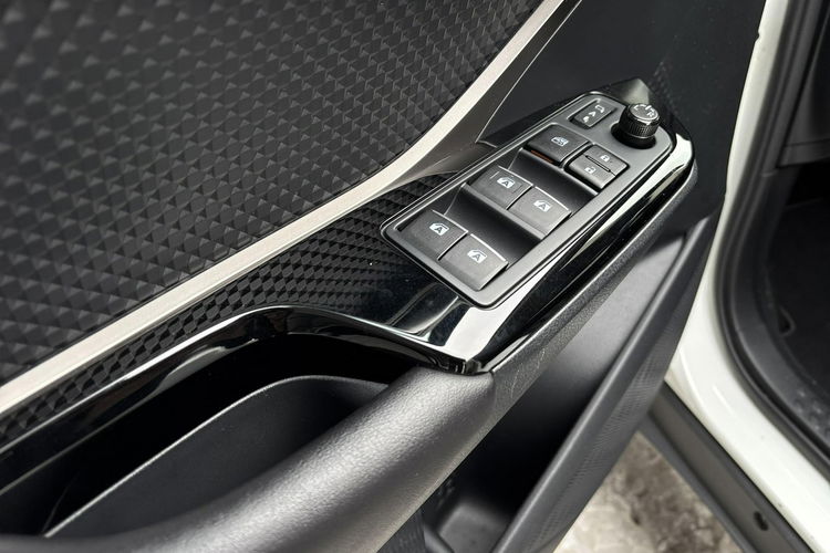 Toyota C-HR 1.8 HSD 122KM SELECTION, salon Polska, gwarancja zdjęcie 23