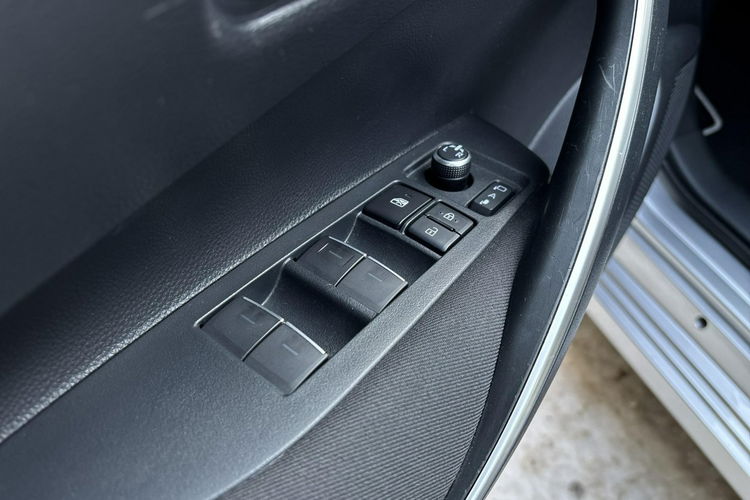 Toyota Corolla 1.8 HSD 122KM COMFORT STYLE TECH, salon Polska, gwarancja zdjęcie 22