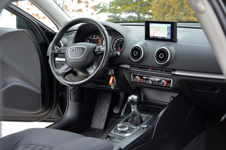 A3 Ledy Bi-Xenon Navi Klimatronic Parktronic Audi MMI Aso Audi Alu16 aso zdjęcie 22