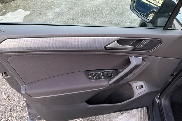 Volkswagen Tiguan Salon PL. Plug-in. Bezwypadkowy. Serwis ASO zdjęcie 15