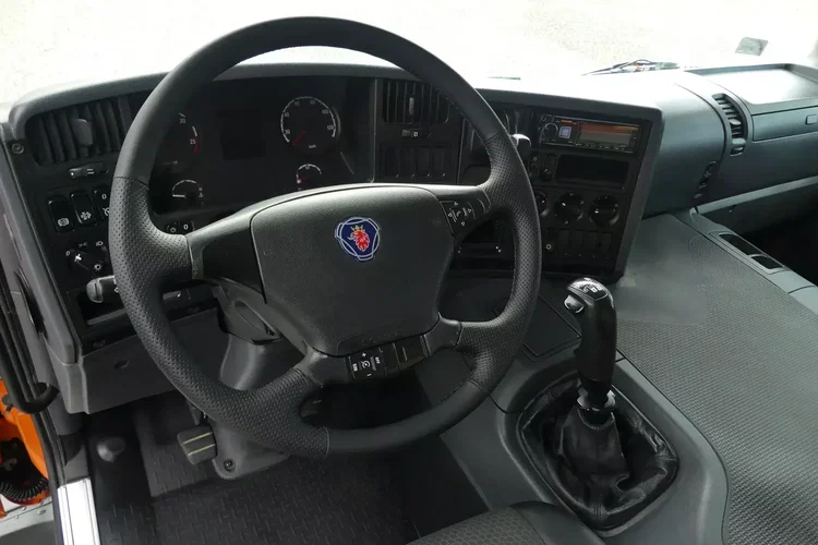 Scania P410 8x4 / WYWROTKA TYLNO ZSYPOWA / ALUFELGI / MANUAL / zdjęcie 54