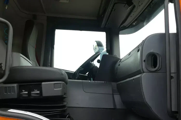 Scania P410 8x4 / WYWROTKA TYLNO ZSYPOWA / ALUFELGI / MANUAL / zdjęcie 57