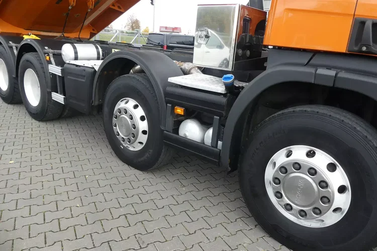 Scania P410 8x4 / WYWROTKA TYLNO ZSYPOWA / ALUFELGI / MANUAL / zdjęcie 37