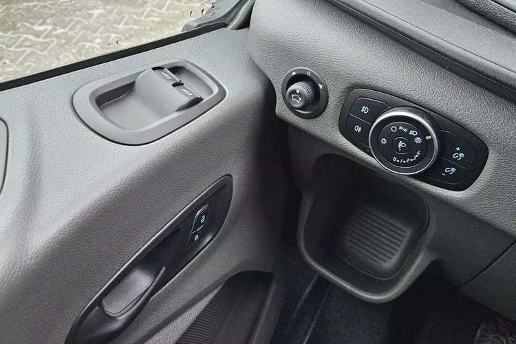 Ford transit L2H2 49900zł NETTO 2.0TdCi/170KM zdjęcie 57