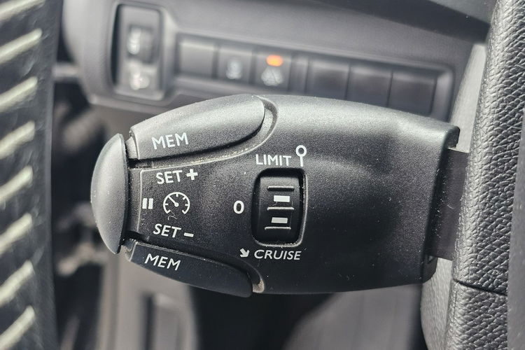 Peugeot 308 SW Model 2020 , nawigacja, czytanie znaków, kontrola pasa ruchu, led zdjęcie 19