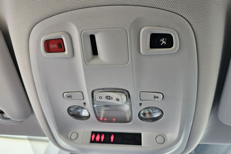 Peugeot 308 SW Model 2020 , nawigacja, czytanie znaków, kontrola pasa ruchu, led zdjęcie 22