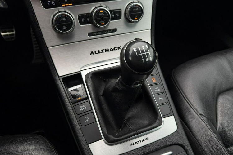 Volkswagen Passat Alltrack Klimatronic 2-stref, Skóra, Podgrz. fotele, 2 kpl. kół, Navi, Xenon zdjęcie 22