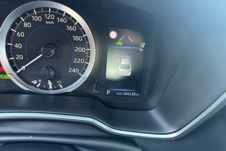 Toyota Corolla 1.8 HSD F-Vat 23% Ast. Parkowani Distronic Kamera Bezwypadkowy zdjęcie 14