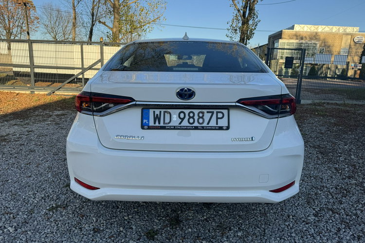 Toyota Corolla 1.8 HSD F-Vat 23% Ast. Parkowani Distronic Kamera Bezwypadkowy zdjęcie 6