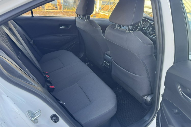 Toyota Corolla 1.8 HSD F-Vat 23% Ast. Parkowani Distronic Kamera Bezwypadkowy zdjęcie 8
