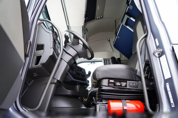 Volvo FH 500 / PEŁNY ADR / XXL / BOGATE WYPOSAŻENIE / PO ZŁOTYM KONTRAKCIE / zdjęcie 22