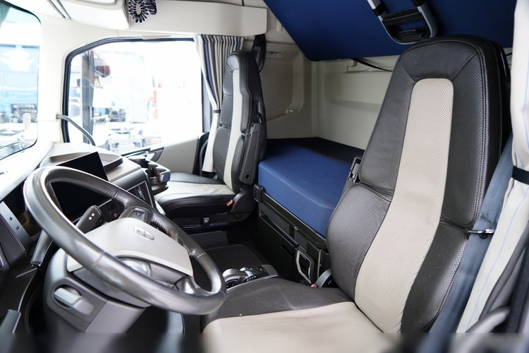 Volvo FH 500 / PEŁNY ADR / XXL / BOGATE WYPOSAŻENIE / PO ZŁOTYM KONTRAKCIE / zdjęcie 23