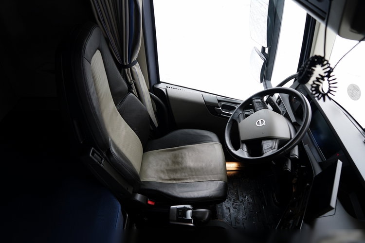 Volvo FH 500 / PEŁNY ADR / XXL / BOGATE WYPOSAŻENIE / PO ZŁOTYM KONTRAKCIE / zdjęcie 26