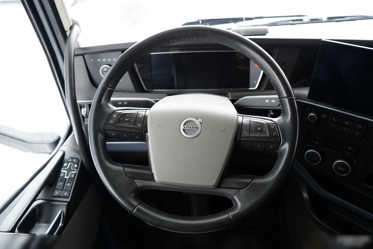 Volvo FH 500 / PEŁNY ADR / XXL / BOGATE WYPOSAŻENIE / PO ZŁOTYM KONTRAKCIE / zdjęcie 27