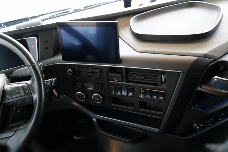 Volvo FH 500 / PEŁNY ADR / XXL / BOGATE WYPOSAŻENIE / PO ZŁOTYM KONTRAKCIE / zdjęcie 29