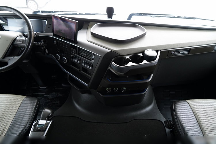 Volvo FH 500 / PEŁNY ADR / XXL / BOGATE WYPOSAŻENIE / PO ZŁOTYM KONTRAKCIE / zdjęcie 31