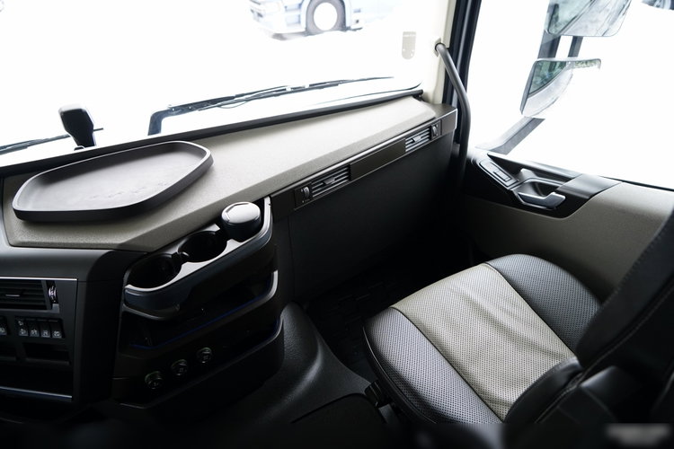 Volvo FH 500 / PEŁNY ADR / XXL / BOGATE WYPOSAŻENIE / PO ZŁOTYM KONTRAKCIE / zdjęcie 32