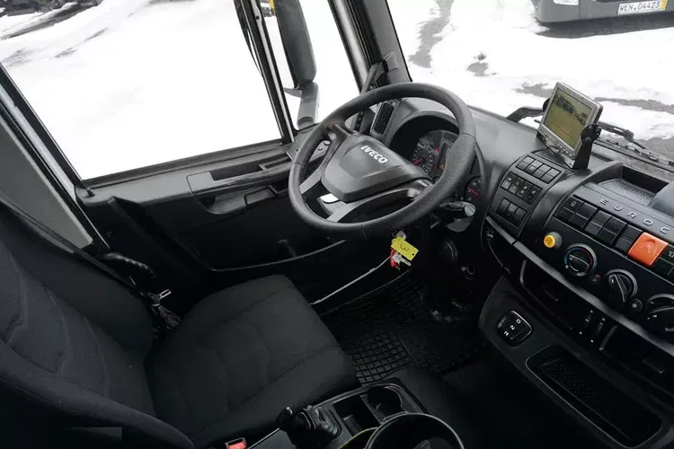 Iveco EUROCARGO / 180-250 / SKRZYNIOWY + HDS / HYVA HC - 153 / ROTATOR / PILOT zdjęcie 13