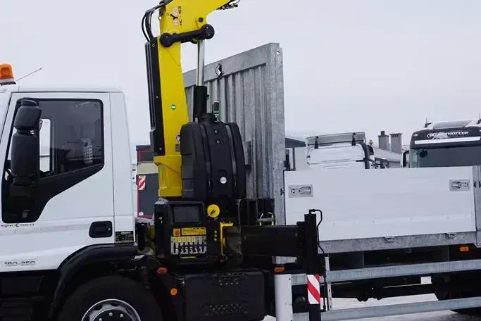 Iveco EUROCARGO / 180-250 / SKRZYNIOWY + HDS / HYVA HC - 153 / ROTATOR / PILOT zdjęcie 15