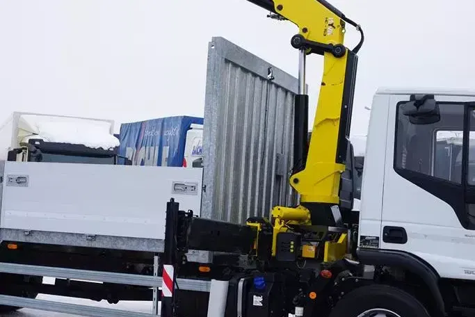 Iveco EUROCARGO / 180-250 / SKRZYNIOWY + HDS / HYVA HC - 153 / ROTATOR / PILOT zdjęcie 16