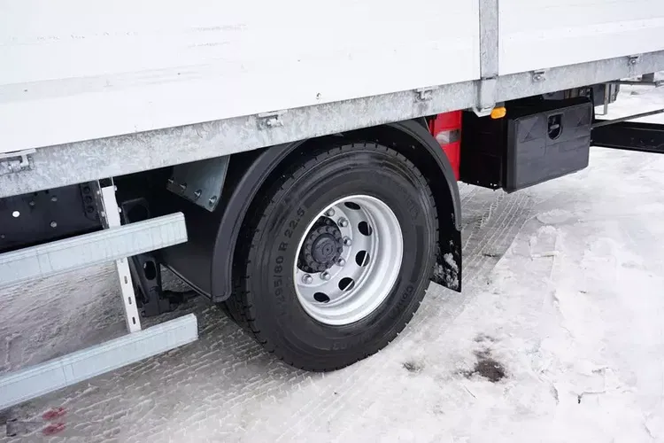 Iveco EUROCARGO / 180-250 / SKRZYNIOWY + HDS / HYVA HC - 153 / ROTATOR / PILOT zdjęcie 19