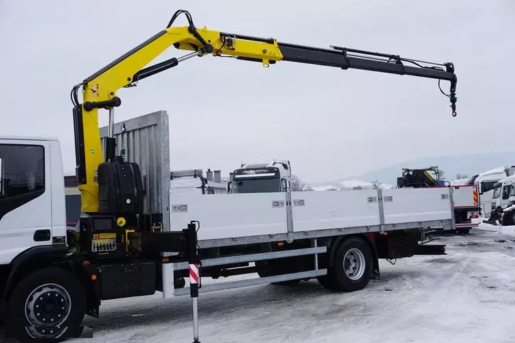 Iveco EUROCARGO / 180-250 / SKRZYNIOWY + HDS / HYVA HC - 153 / ROTATOR / PILOT zdjęcie 22