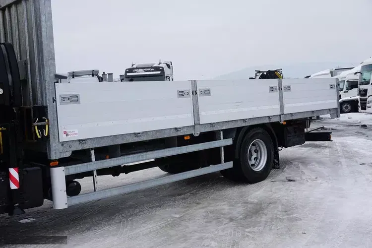 Iveco EUROCARGO / 180-250 / SKRZYNIOWY + HDS / HYVA HC - 153 / ROTATOR / PILOT zdjęcie 35