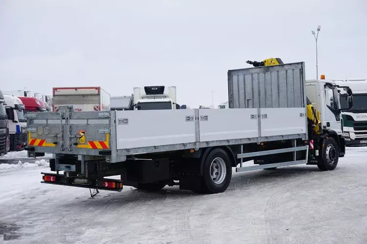 Iveco EUROCARGO / 180-250 / SKRZYNIOWY + HDS / HYVA HC - 153 / ROTATOR / PILOT zdjęcie 5