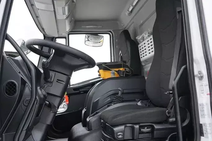 Iveco EUROCARGO / 180-250 / SKRZYNIOWY + HDS / HYVA HC - 153 / ROTATOR / PILOT zdjęcie 7