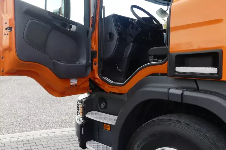 Scania P410 8x4 / WYWROTKA TYLNO ZSYPOWA / ALUFELGI / MANUAL / zdjęcie 19