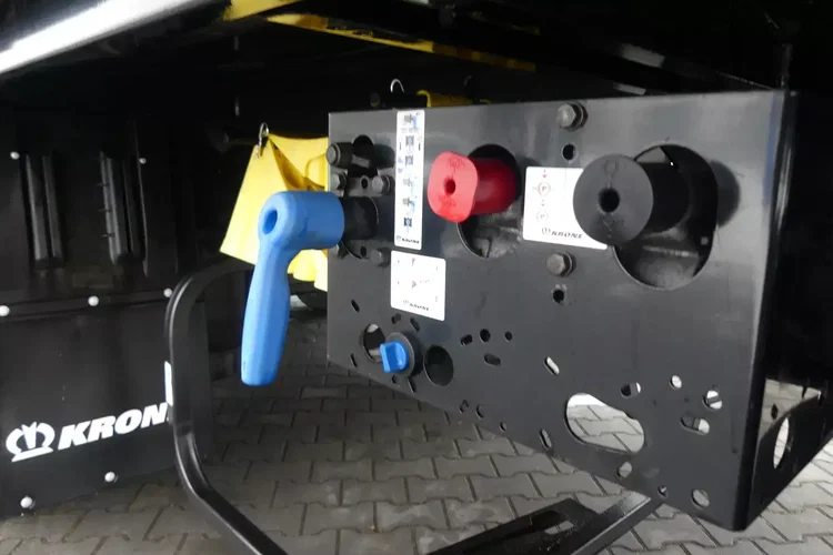 Krone FIRANKA / OŚ PODNOSZONA / OPONY 100% / PALECIARA / zdjęcie 21