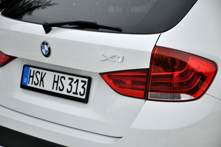BMW X1 2.0d(143KM) Lift Bi-Xenon Ringi Navi Klimatronik Skóry Reling Alu18" zdjęcie 16