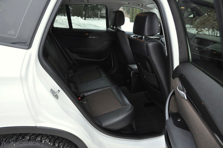 BMW X1 2.0d(143KM) Lift Bi-Xenon Ringi Navi Klimatronik Skóry Reling Alu18" zdjęcie 20