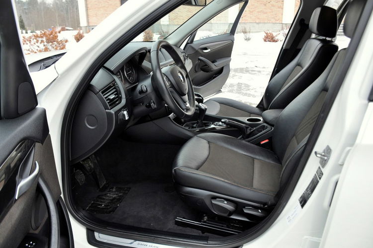 BMW X1 2.0d(143KM) Lift Bi-Xenon Ringi Navi Klimatronik Skóry Reling Alu18" zdjęcie 22
