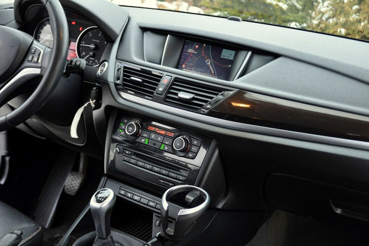 BMW X1 2.0d(143KM) Lift Bi-Xenon Ringi Navi Klimatronik Skóry Reling Alu18" zdjęcie 27