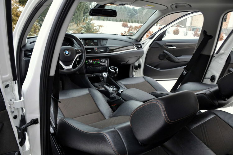 BMW X1 2.0d(143KM) Lift Bi-Xenon Ringi Navi Klimatronik Skóry Reling Alu18" zdjęcie 28