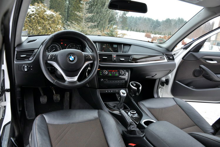 BMW X1 2.0d(143KM) Lift Bi-Xenon Ringi Navi Klimatronik Skóry Reling Alu18" zdjęcie 29