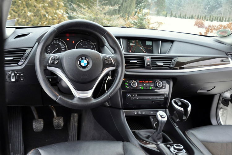 BMW X1 2.0d(143KM) Lift Bi-Xenon Ringi Navi Klimatronik Skóry Reling Alu18" zdjęcie 30