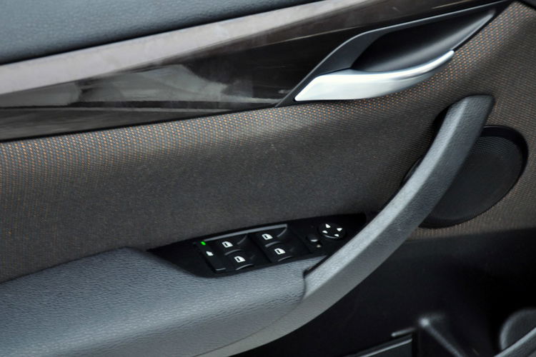 BMW X1 2.0d(143KM) Lift Bi-Xenon Ringi Navi Klimatronik Skóry Reling Alu18" zdjęcie 37