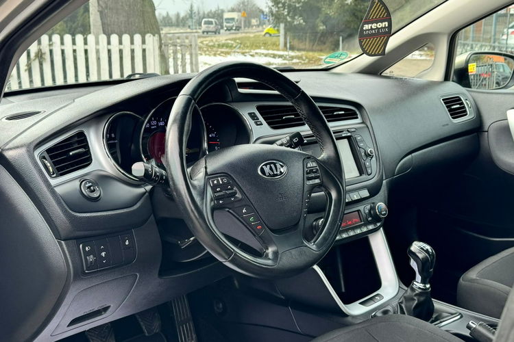 Kia Cee'd Niski Przebieg 1.6 Benzyna zdjęcie 21